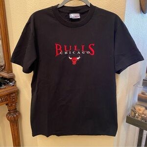 Vintage CHICAGO BULLS Embroidery Black T-Shirt Size Medium-Made in USA